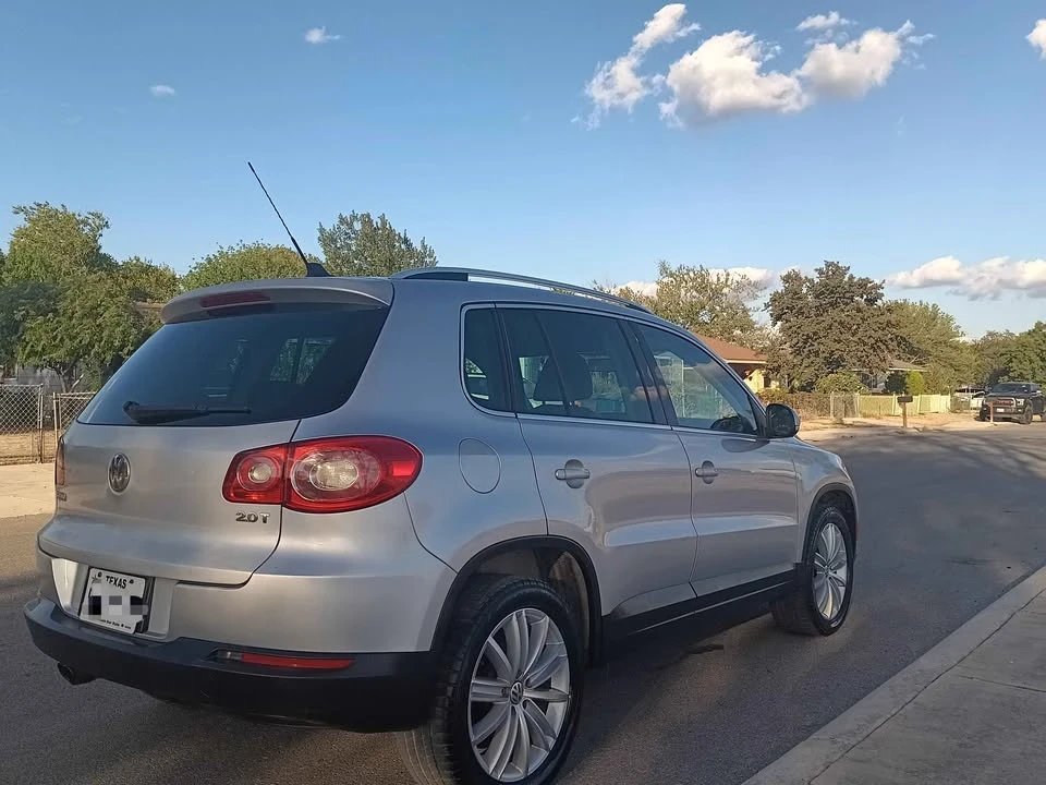 2010 Volkswagen Tiguan - Image 10 of 14