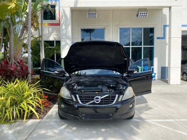 2010 Volvo - Image 17 of 22