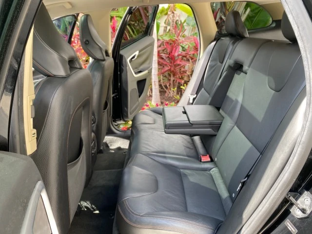 2010 Volvo XC60 1st Gen - Image 15 of 22