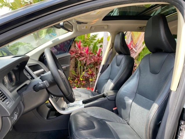 2010 Volvo XC60 - Image 11 of 22