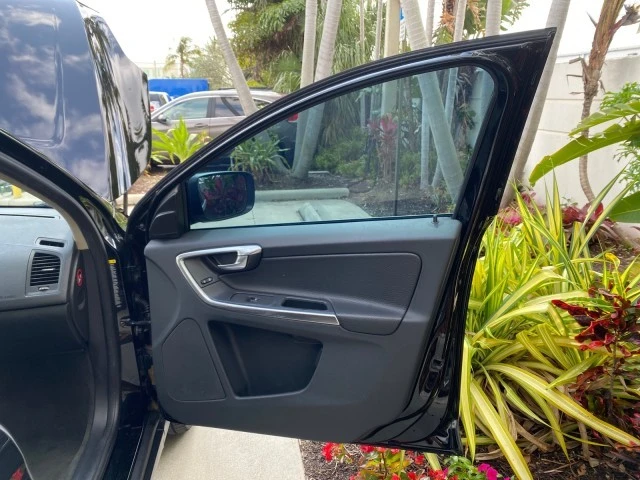 2010 Volvo XC60 1st Gen - Image 12 of 22