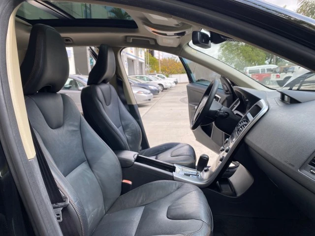 2010 Volvo XC60 1st Gen - Image 13 of 22