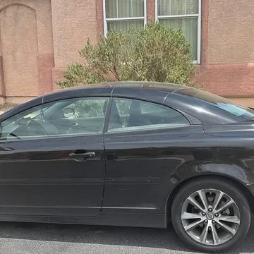2010 Volvo C70 Convertible 2D