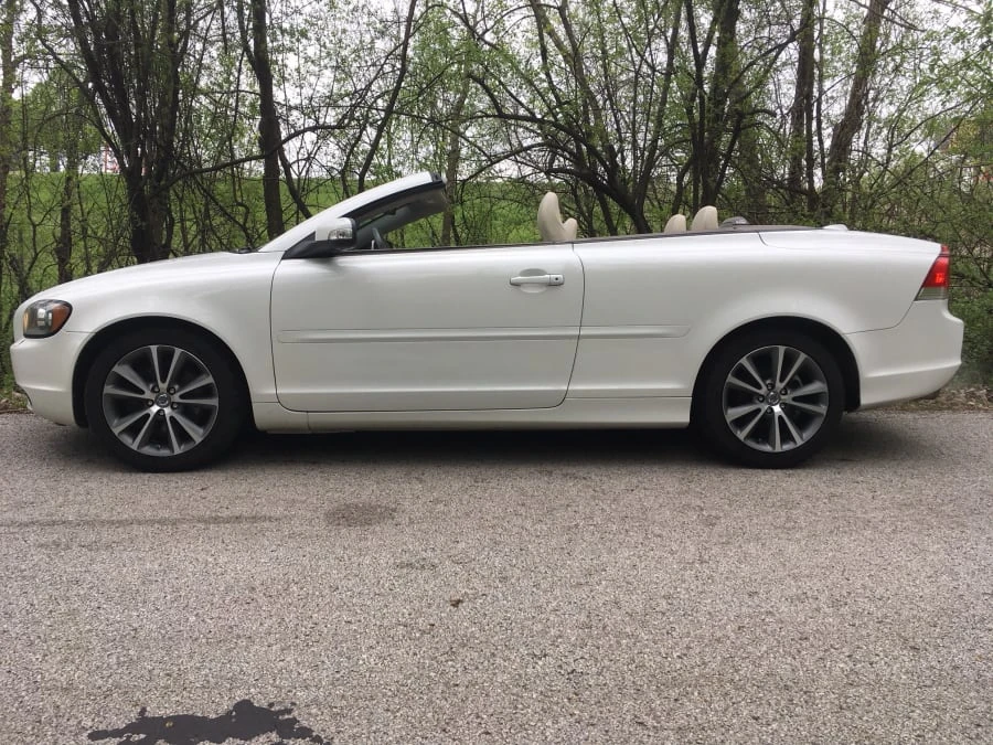 2010 Volvo C70 2nd Gen - Image 2 of 9