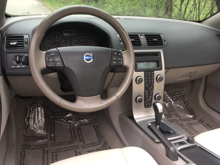2010 Volvo C70 2nd Gen - Image 3 of 9