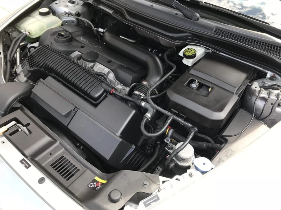 2010 Volvo C70 2nd Gen - Image 6 of 10