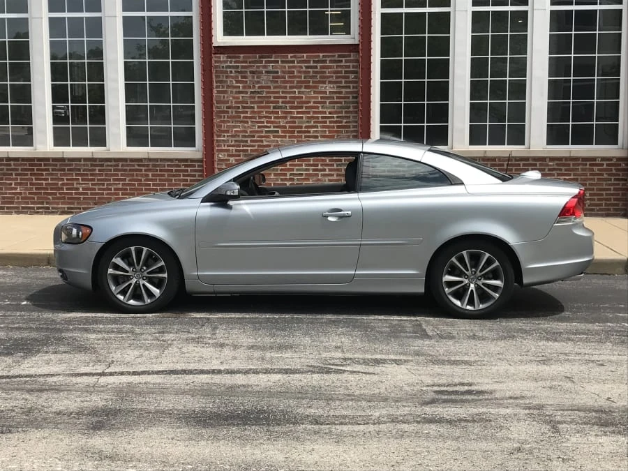 2010 Volvo C70 2nd Gen - Image 9 of 10