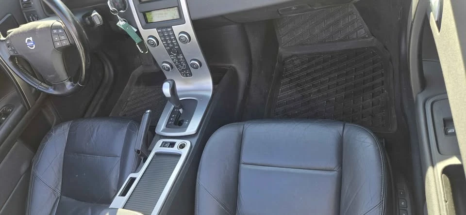 2010 Volvo C70 2nd Gen - Image 8 of 9