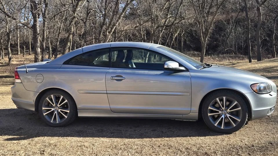 2010 Volvo C70 2nd Gen - Image 2 of 9