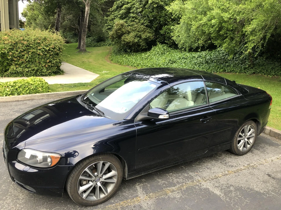2010 Volvo C70 2nd Gen - Image 4 of 31