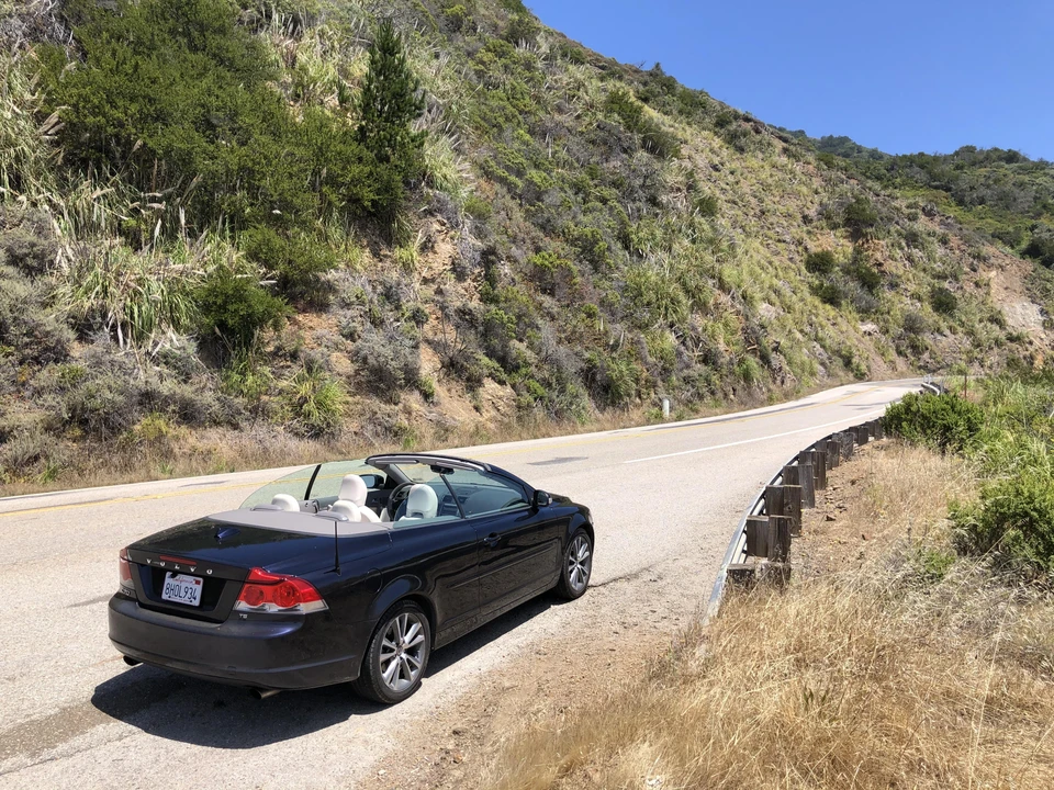 2010 Volvo C70 2nd Gen - Image 17 of 31