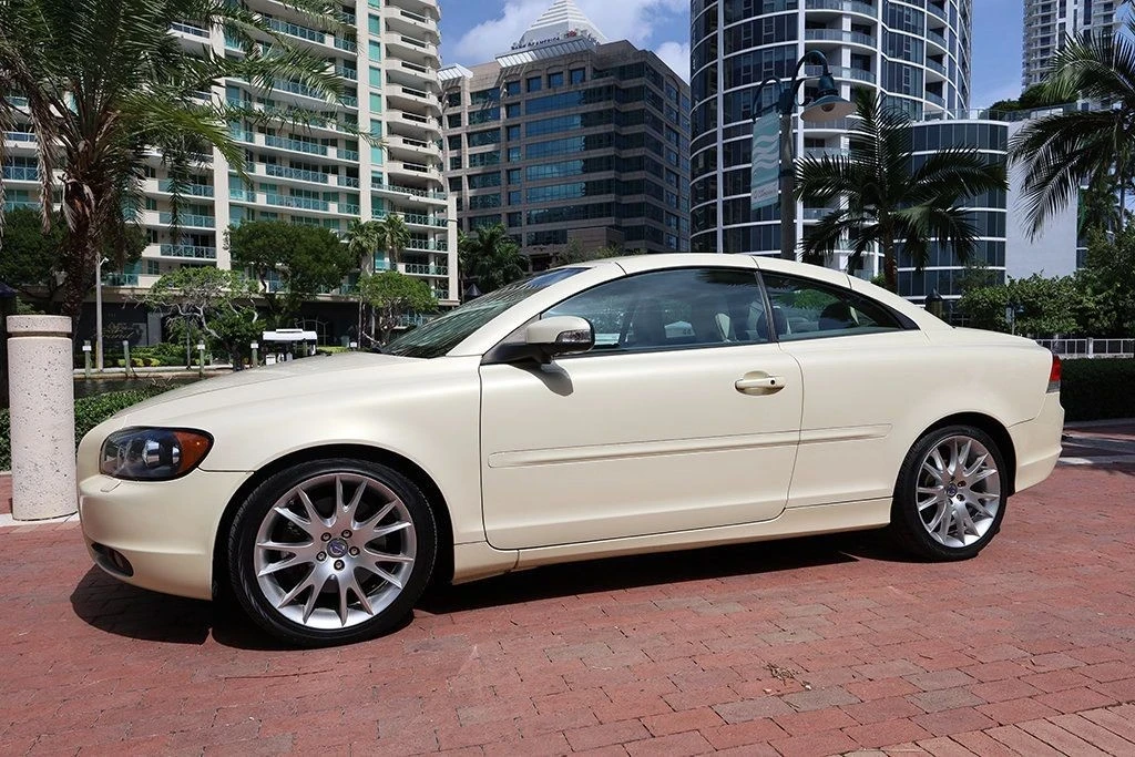 2010 Volvo C70 2nd Gen - Image 6 of 21
