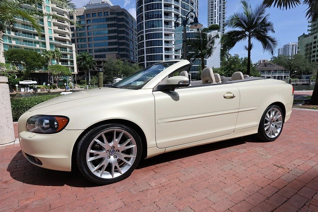 2010 Volvo C70 2nd Gen - Image 16 of 21