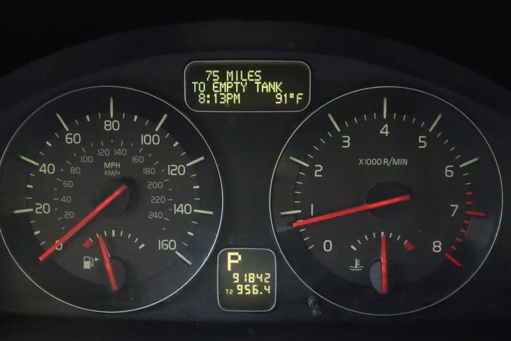 2010 Volvo C70 2nd Gen - Image 12 of 21