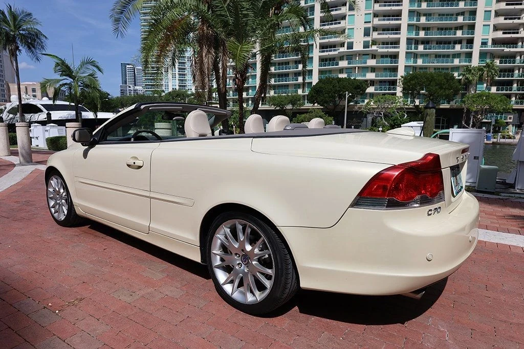 2010 Volvo C70 2nd Gen - Image 18 of 21