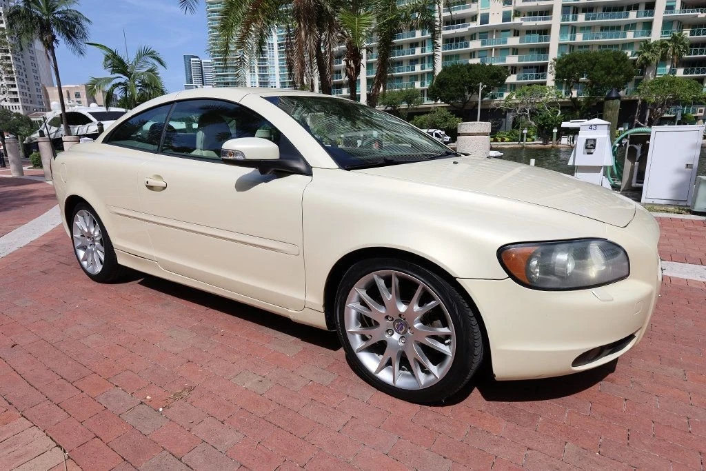2010 Volvo C70 2nd Gen - Image 17 of 21