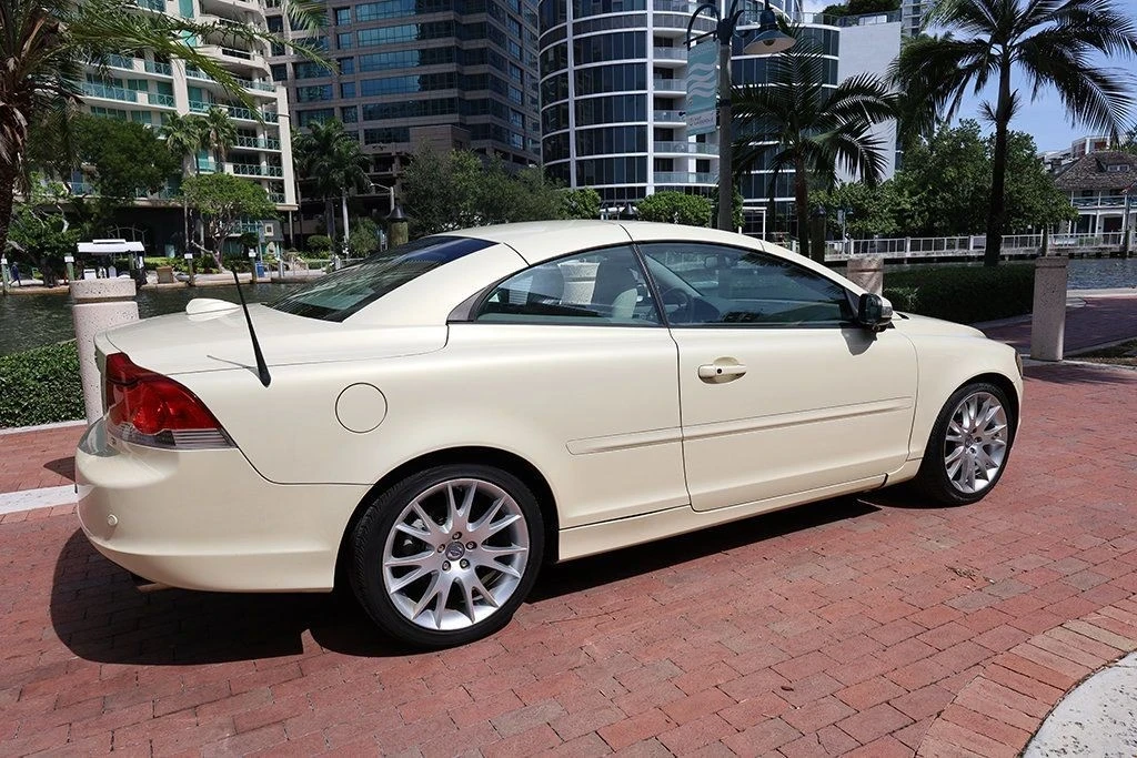 2010 Volvo C70 2nd Gen - Image 19 of 21