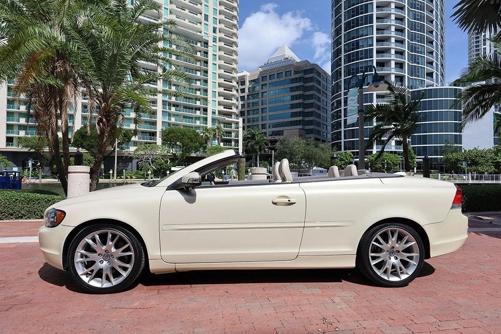 2010 Volvo C70 2nd Gen - Image 2 of 21