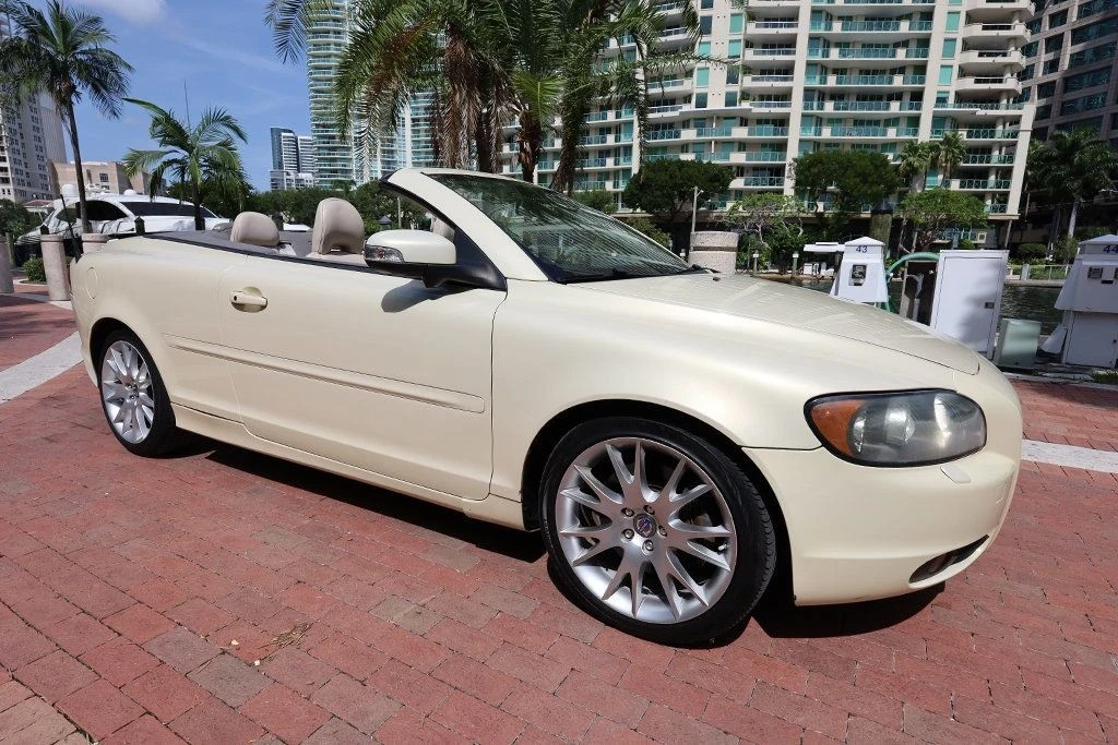 2010 Volvo C70 2nd Gen - Image 13 of 21