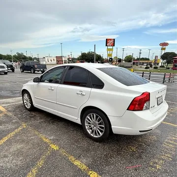 2010 Volvo S40 2.4i Sedan 4D