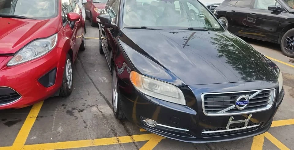 2010 Volvo S80 2nd Gen - Image 2 of 13