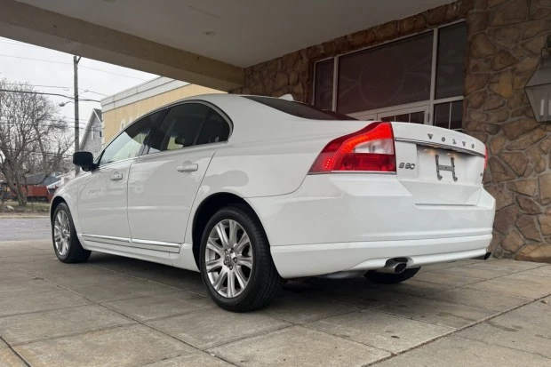 2010 Volvo S80 2nd Gen - Image 2 of 7