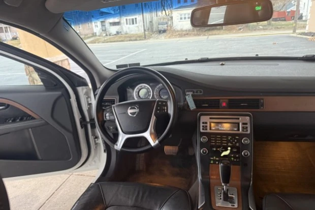 2010 Volvo S80 2nd Gen - Image 5 of 7