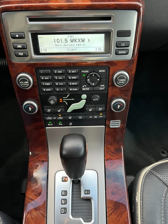 2010 Volvo S80 2nd Gen - Image 17 of 21