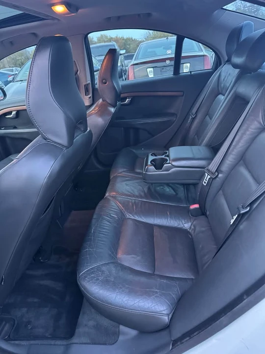 2010 Volvo S80 2nd Gen - Image 13 of 16