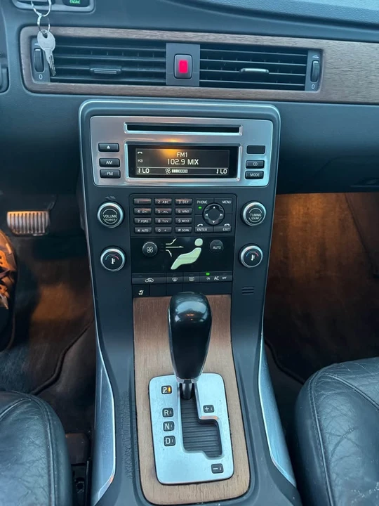 2010 Volvo S80 2nd Gen - Image 14 of 16