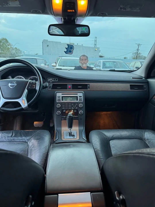 2010 Volvo S80 2nd Gen - Image 12 of 16