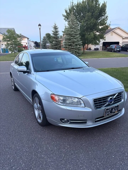 2010 Volvo S80 2nd Gen - Image 2 of 8