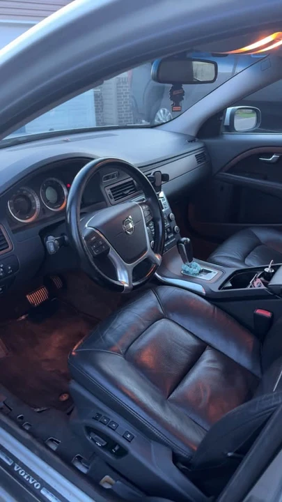 2010 Volvo S80 2nd Gen - Image 6 of 8