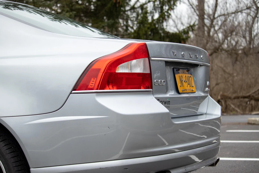 2010 Volvo S80 2nd Gen - Image 17 of 31