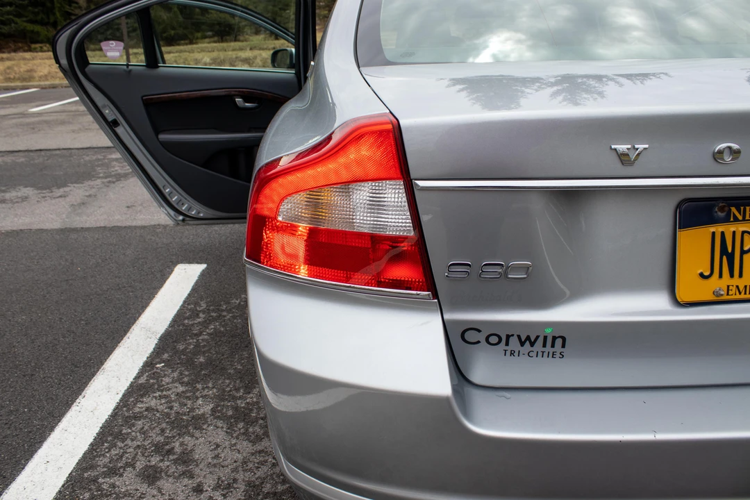 2010 Volvo S80 2nd Gen - Image 18 of 31