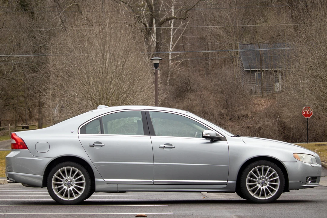 2010 Volvo S80 2nd Gen - Image 3 of 31