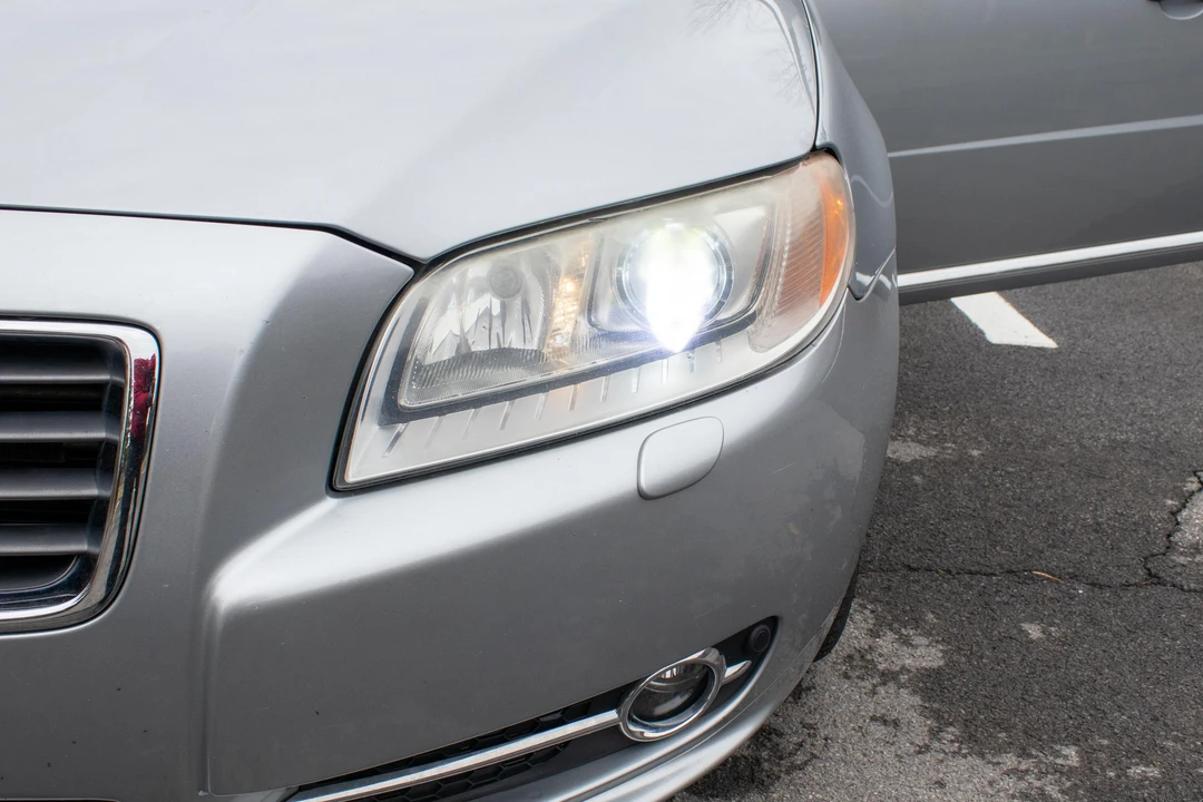 2010 Volvo S80 2nd Gen - Image 11 of 31