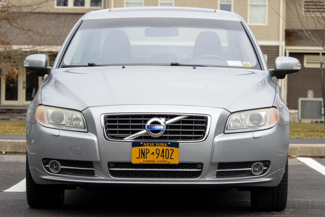 2010 Volvo S80 2nd Gen - Image 2 of 31