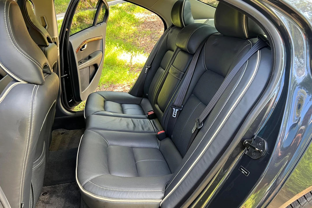 2010 Volvo S80 2nd Gen - Image 27 of 31