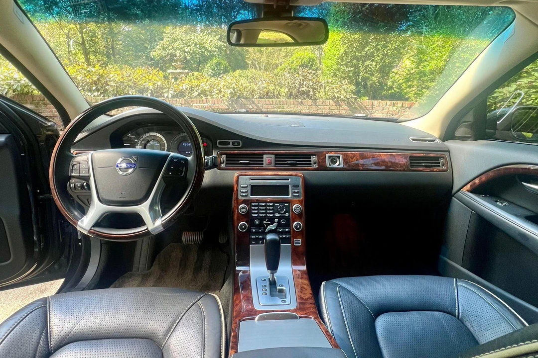 2010 Volvo S80 2nd Gen - Image 25 of 31