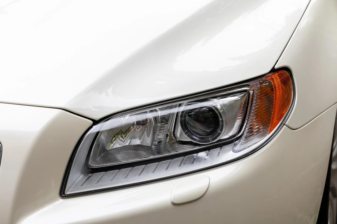 2010 Volvo S80 2nd Gen - Image 11 of 31