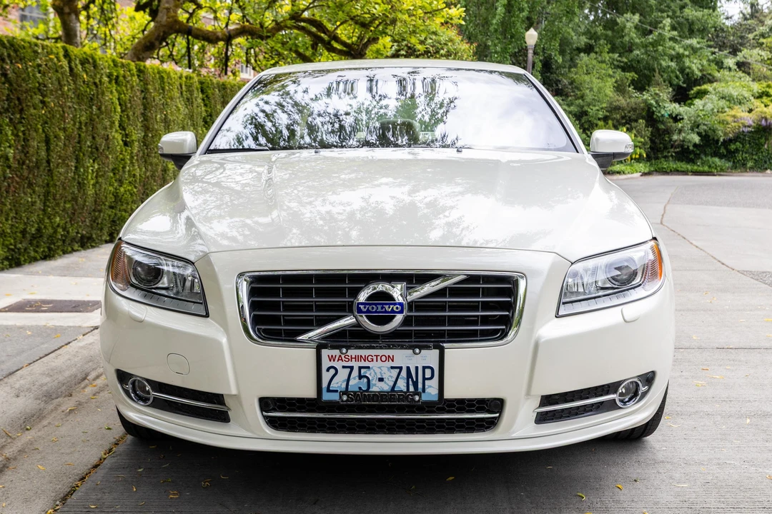 2010 Volvo S80 2nd Gen - Image 2 of 31