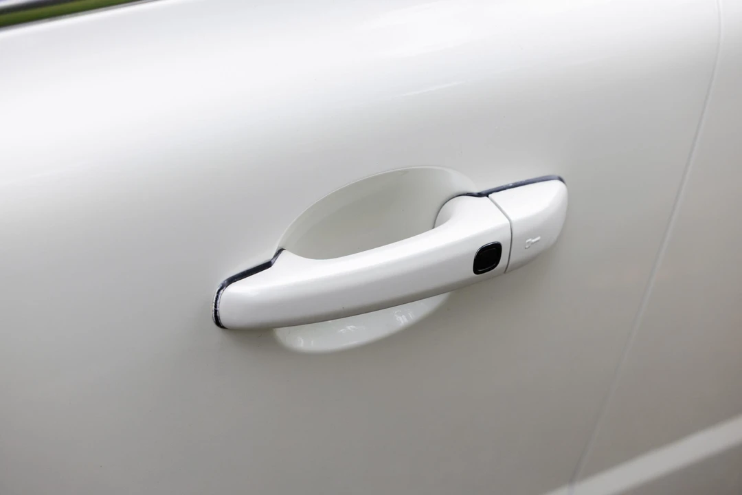 2010 Volvo S80 2nd Gen - Image 16 of 31