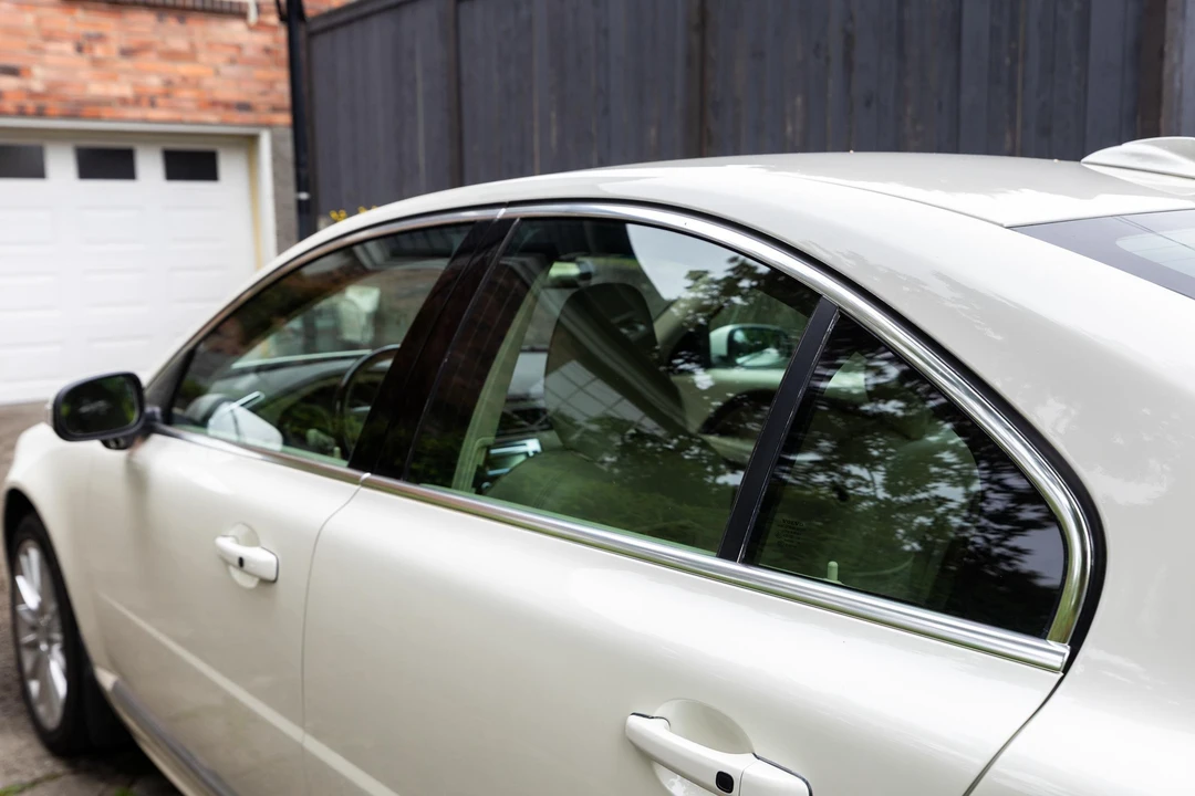 2010 Volvo S80 2nd Gen - Image 17 of 31