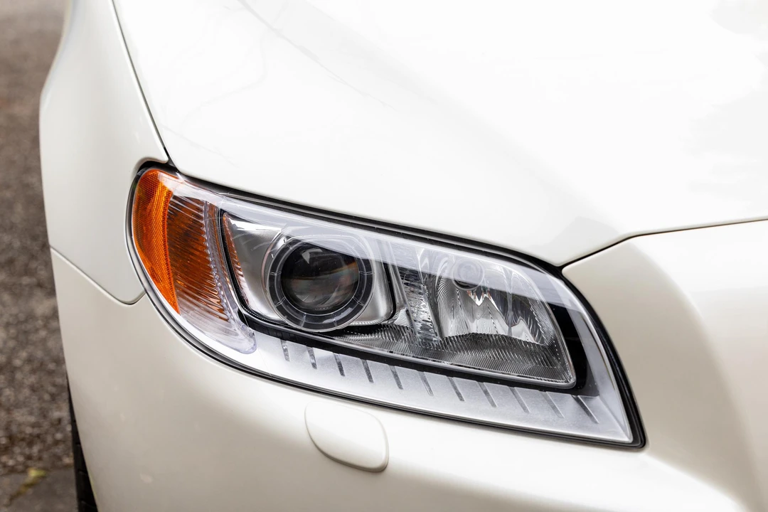 2010 Volvo S80 2nd Gen - Image 9 of 31