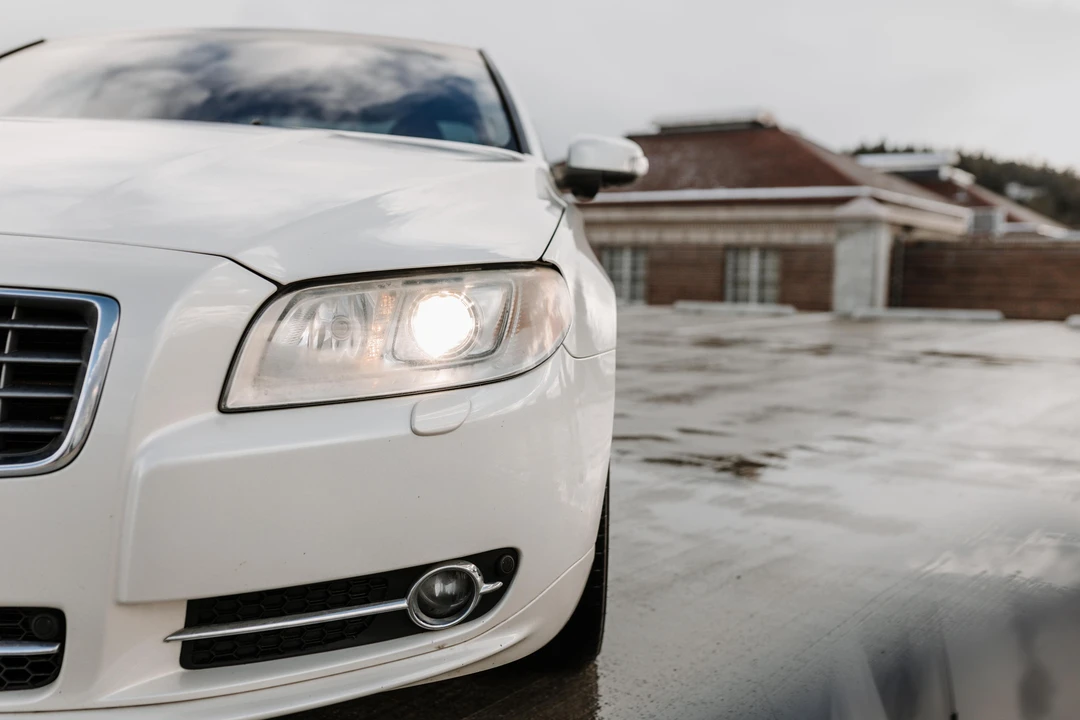 2010 Volvo S80 2nd Gen - Image 16 of 31