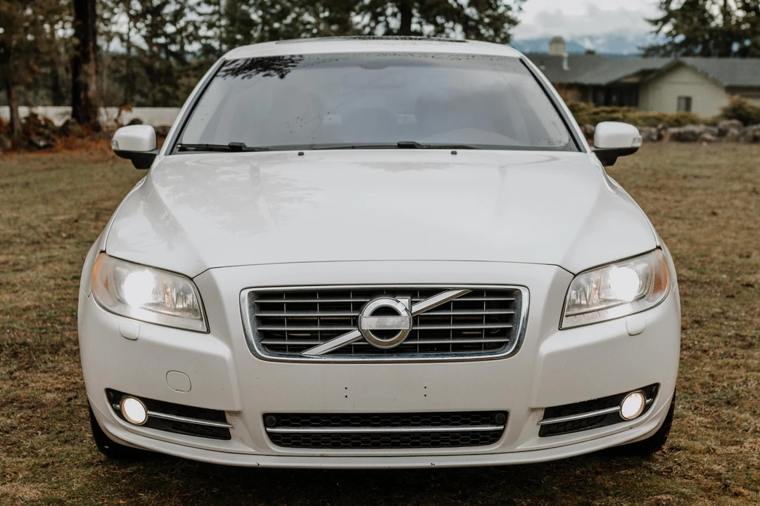 2010 Volvo S80 2nd Gen - Image 2 of 31