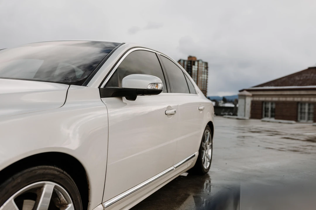2010 Volvo S80 2nd Gen - Image 17 of 31