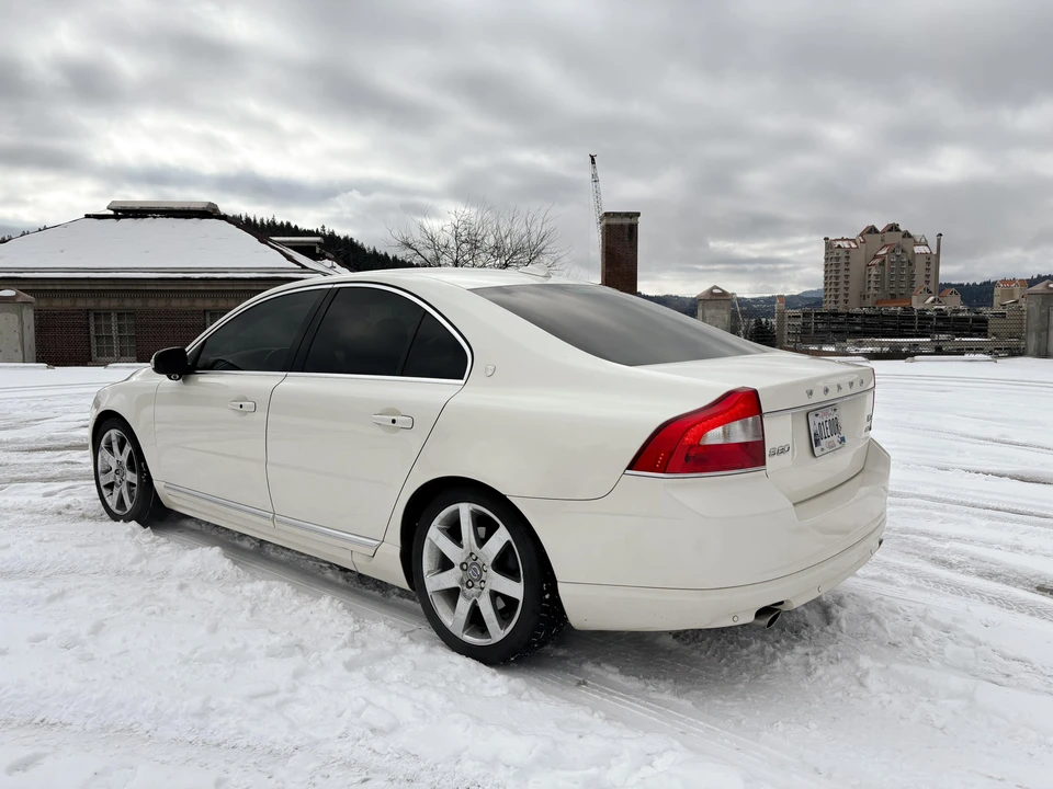 2010 Volvo S80 2nd Gen - Image 9 of 31