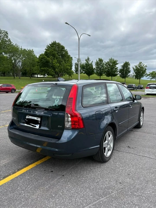 2010 Volvo V50 - Image 3 of 18
